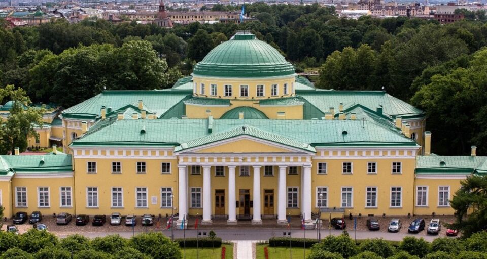 Экскурсии в Николаевский и Таврический дворцы.